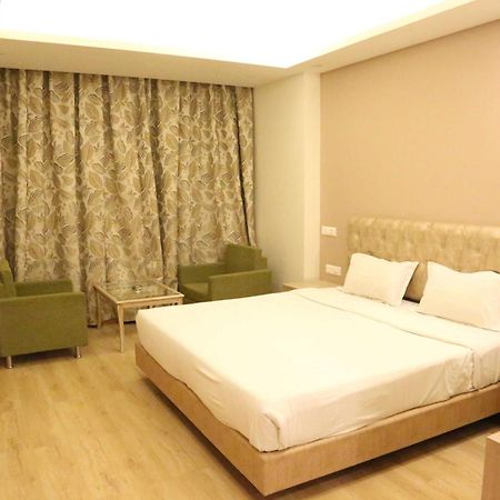 Palette Hotel Nisarga By Sunday Bhopal Esterno foto