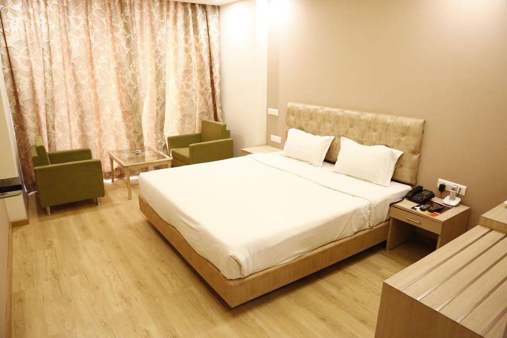 Palette Hotel Nisarga By Sunday Bhopal Esterno foto