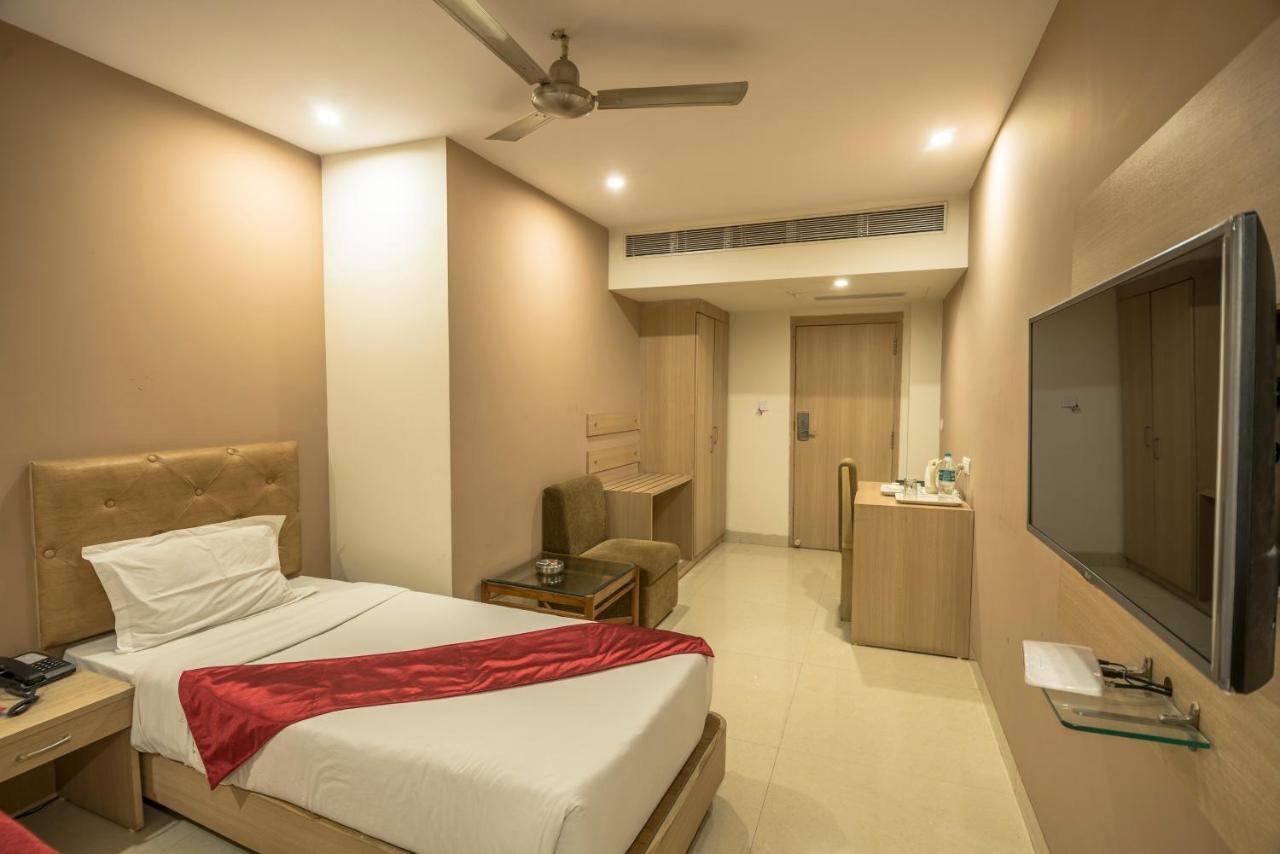 Palette Hotel Nisarga By Sunday Bhopal Esterno foto