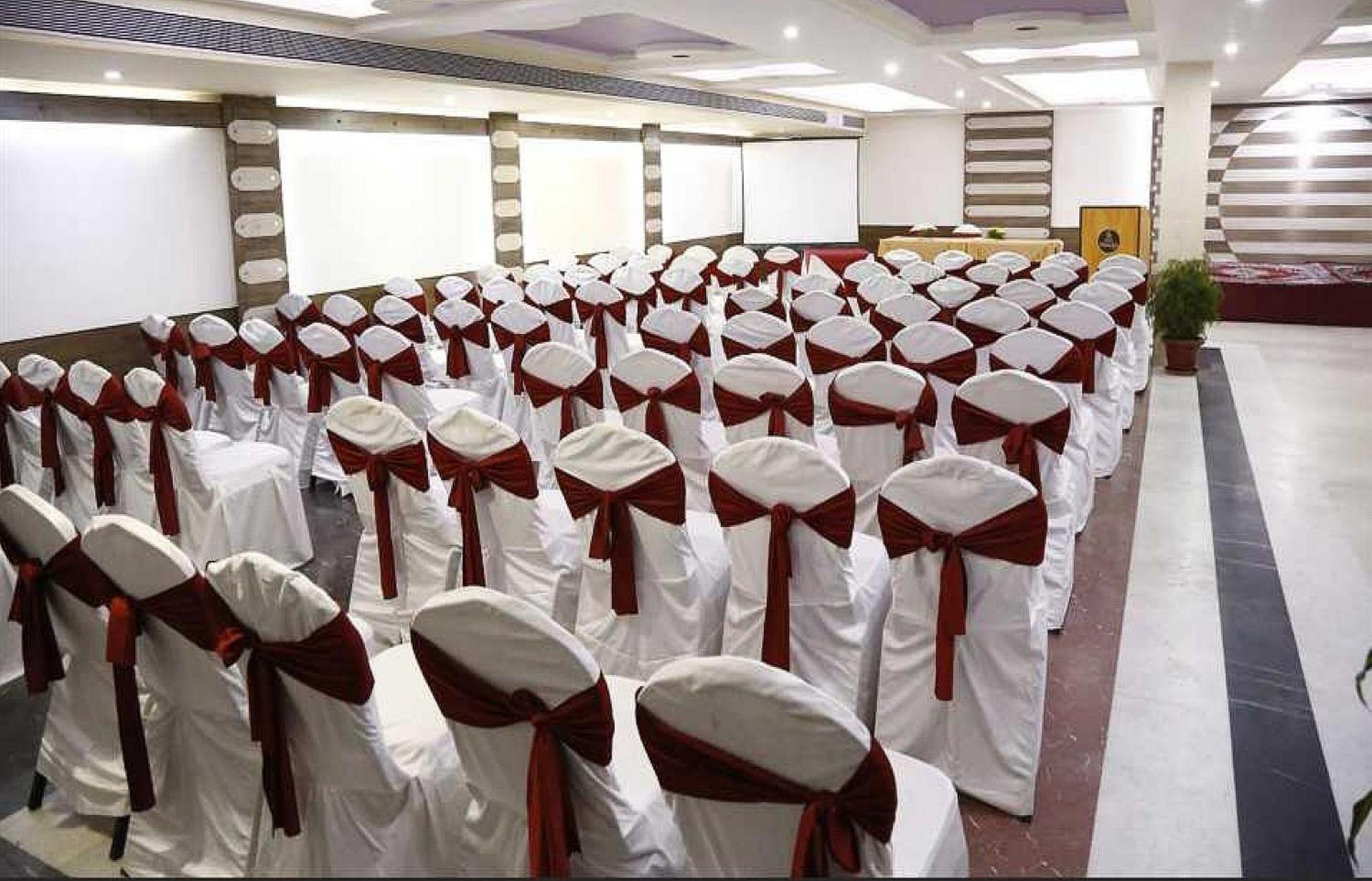 Palette Hotel Nisarga By Sunday Bhopal Esterno foto
