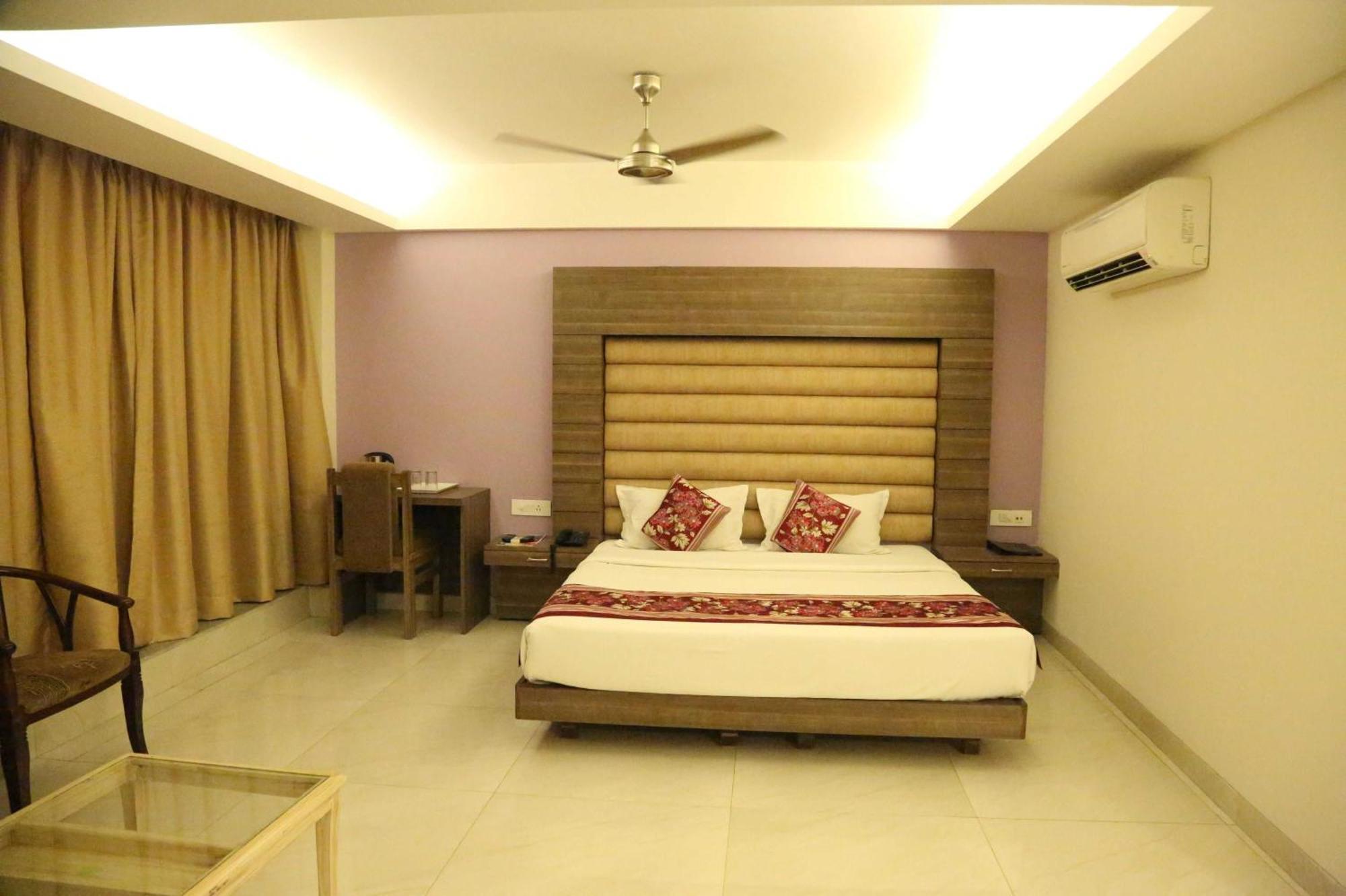 Palette Hotel Nisarga By Sunday Bhopal Esterno foto