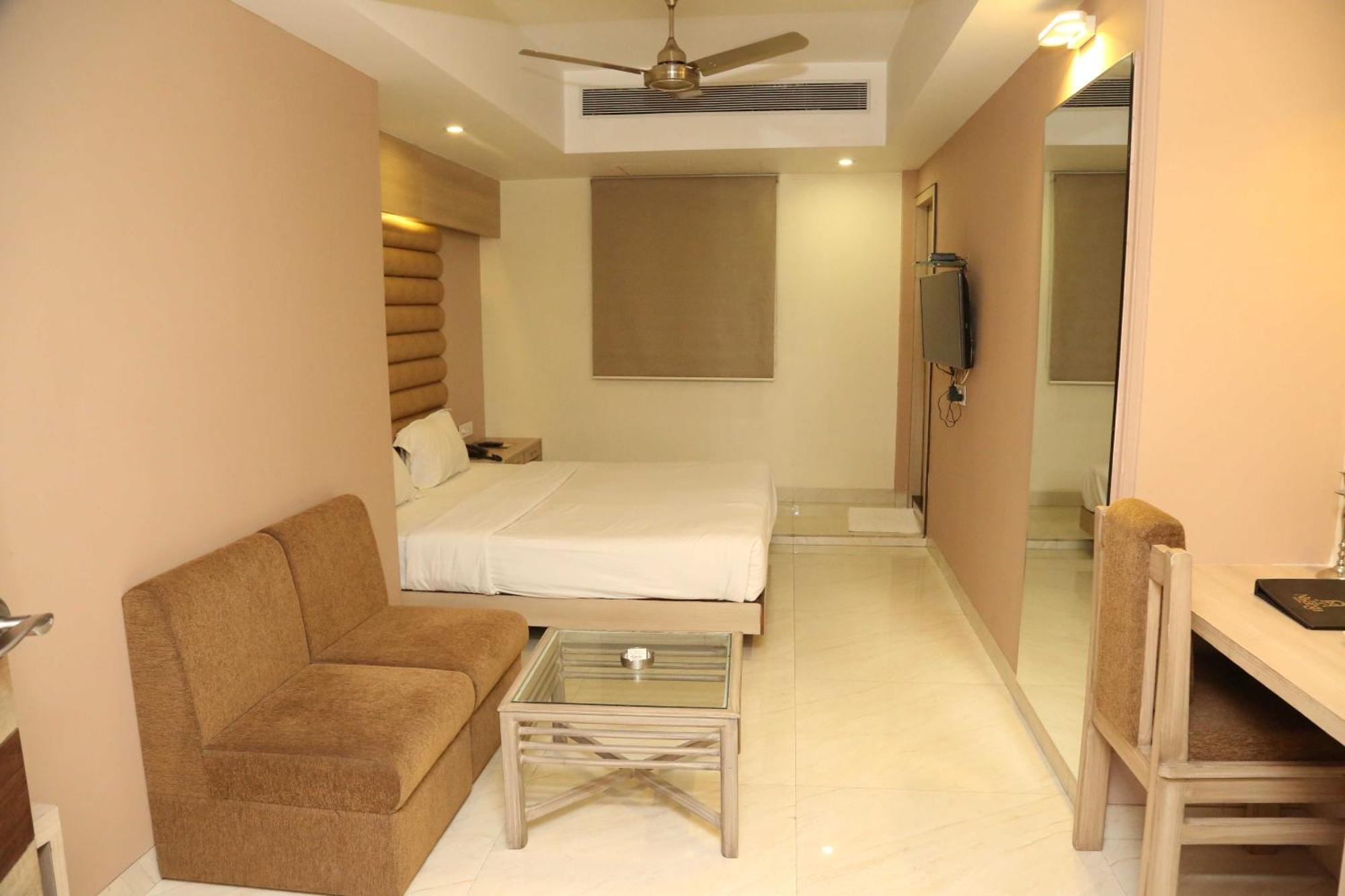 Palette Hotel Nisarga By Sunday Bhopal Esterno foto