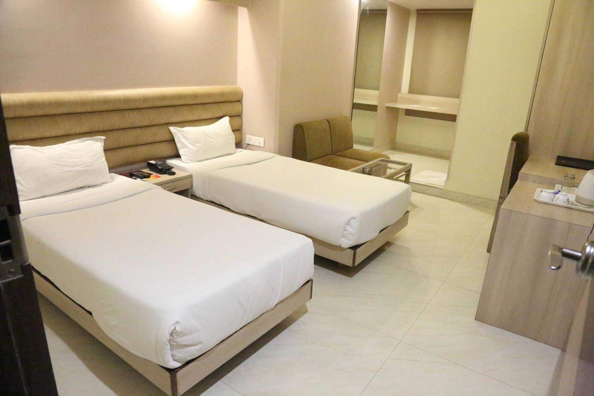Palette Hotel Nisarga By Sunday Bhopal Esterno foto
