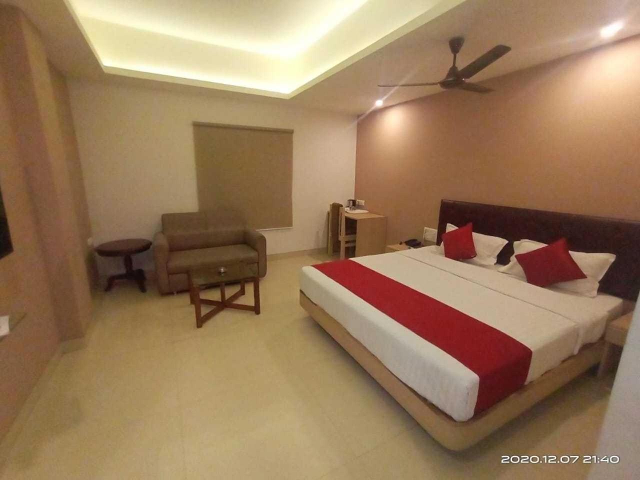 Palette Hotel Nisarga By Sunday Bhopal Esterno foto
