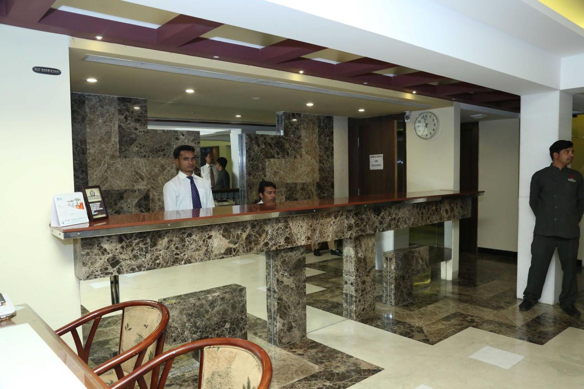 Palette Hotel Nisarga By Sunday Bhopal Esterno foto