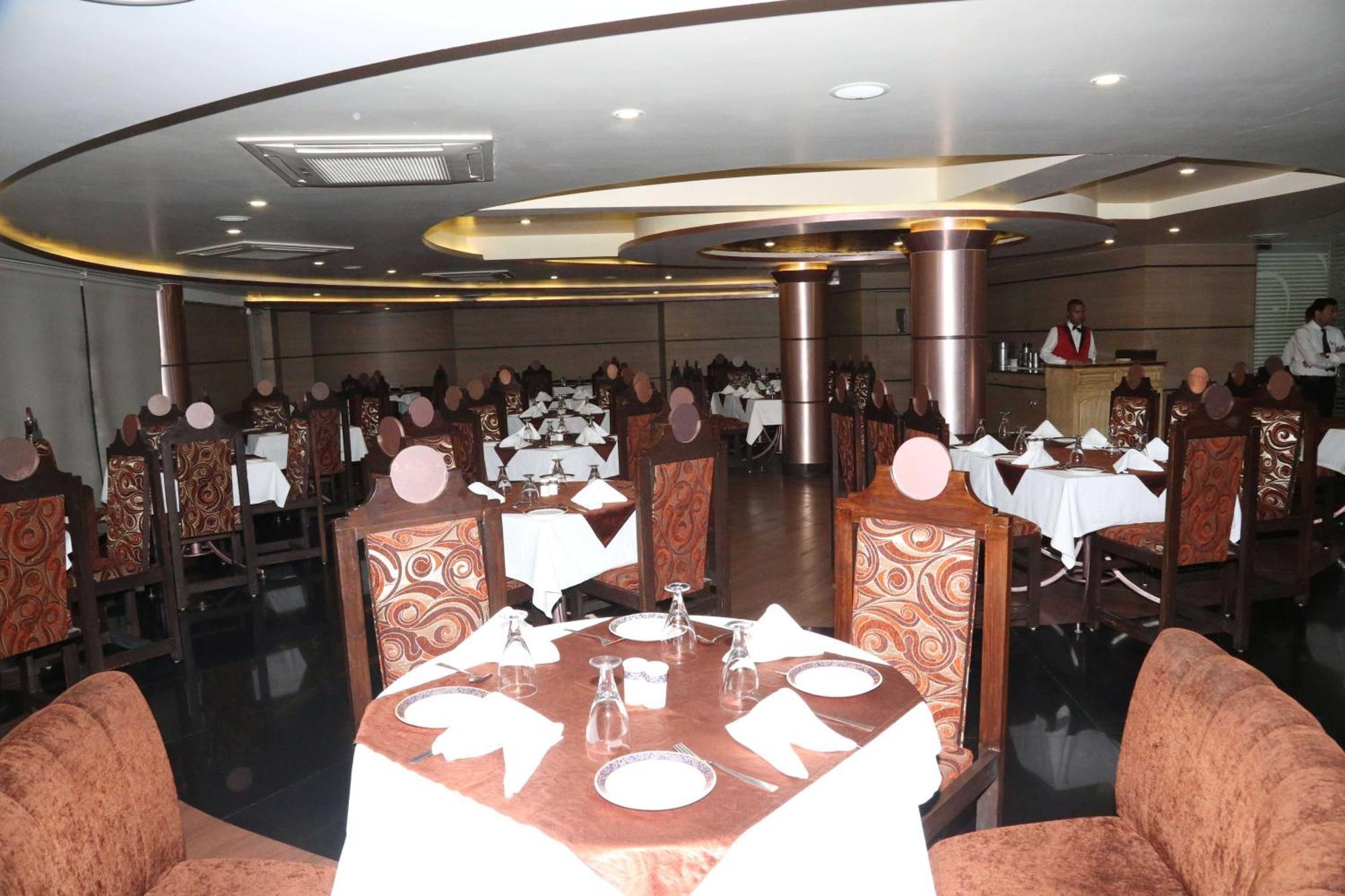 Palette Hotel Nisarga By Sunday Bhopal Esterno foto
